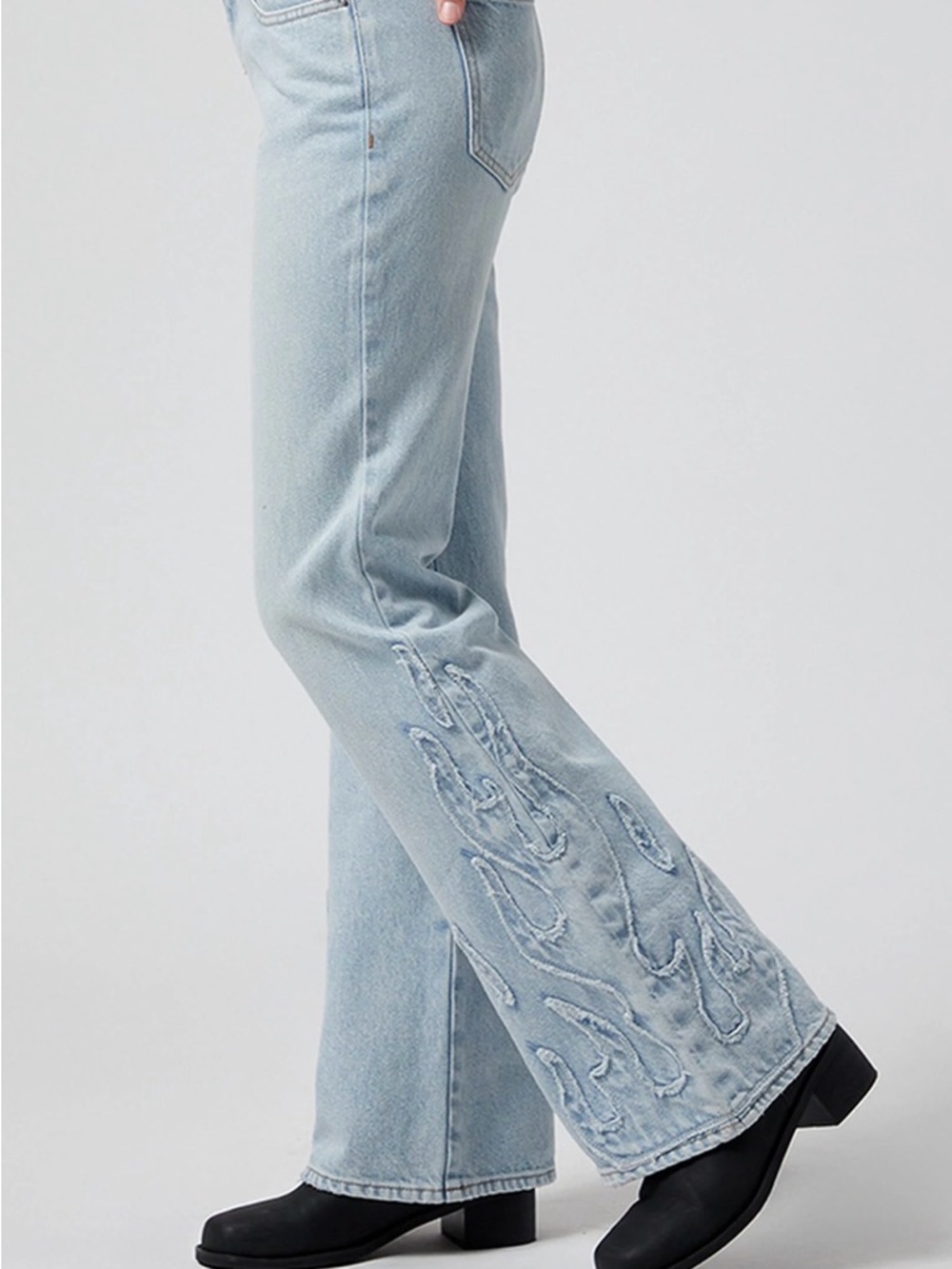 PACSUN Jade Low Rise Bootcut Jeans Flames Light Indigo

Size 27 x 32 inseam - Picture 6 of 7